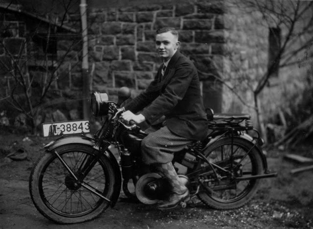 40 photos trouvées montrant la mode pour homme dans les années 1920 - 1930 40 photos trouvees montrant la mode pour homme dans les annees 1920 1930 15 40-photos-trouvees-montrant-la-mode-pour-homme-dans-les-annees-1920-1930-15