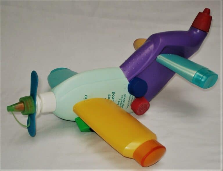 Du recyclage de bouteilles en plastique en jouets Du recyclage de bouteilles en plastique en jouets 4 Du-recyclage-de-bouteilles-en-plastique-en-jouets-4