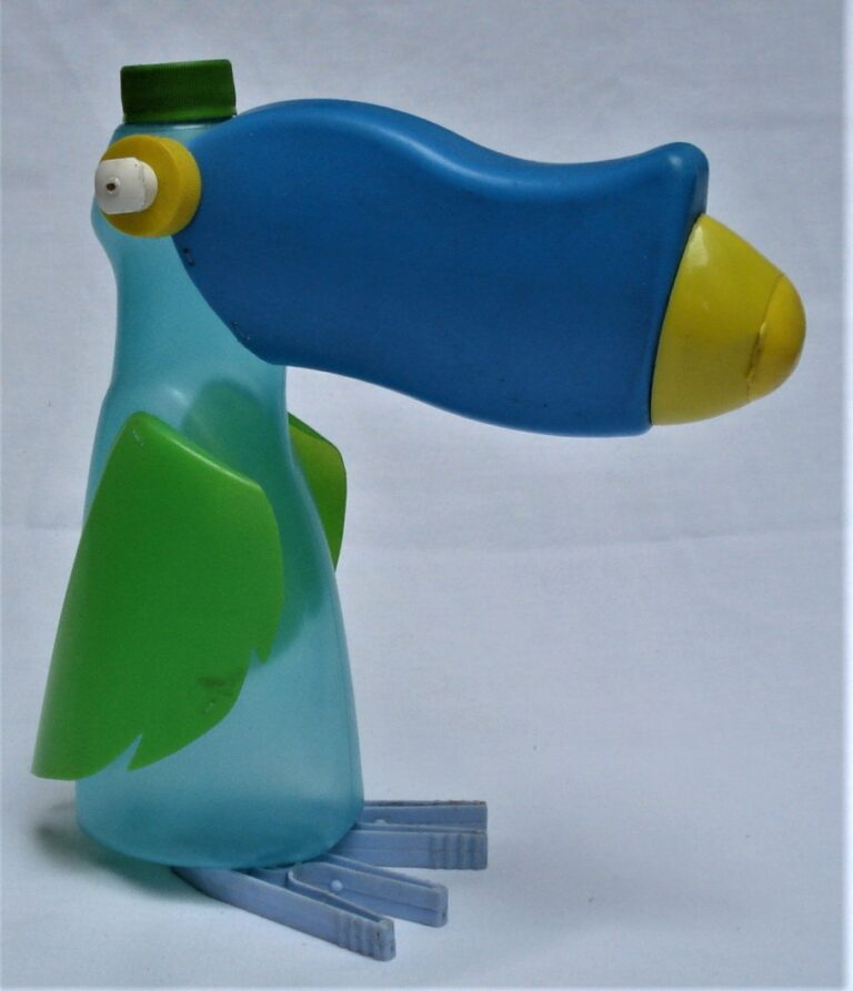 Du recyclage de bouteilles en plastique en jouets Du recyclage de bouteilles en plastique en jouets 6 Du-recyclage-de-bouteilles-en-plastique-en-jouets-6