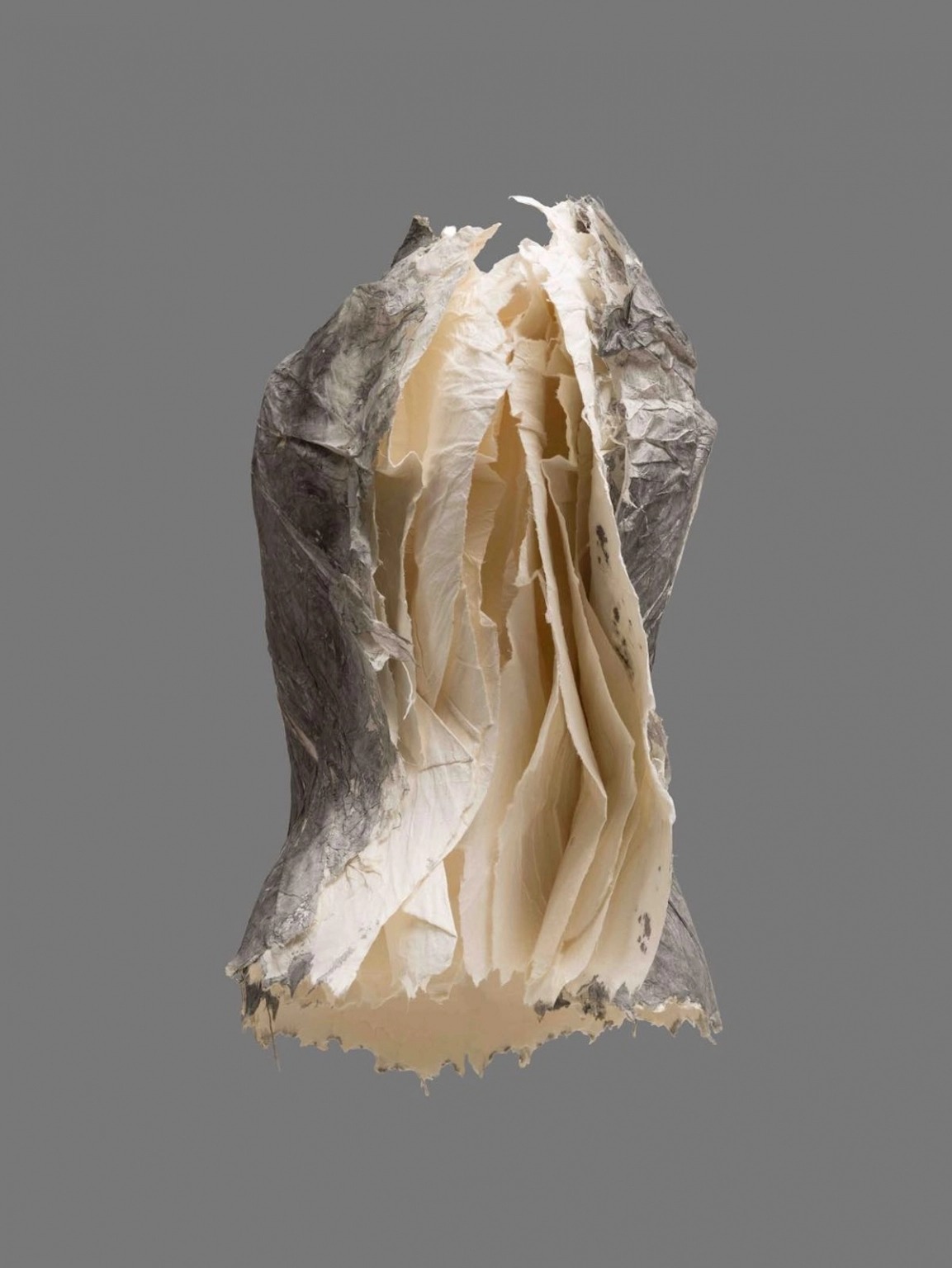 Expressions de la féminité dans les bustes de papier de Peng Wei Expressions de la feminite dans les bustes de papier de Peng Wei 3 Expressions-de-la-feminite-dans-les-bustes-de-papier-de-Peng-Wei-3