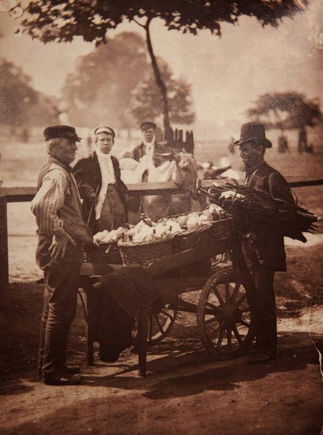 La vie des rues de Londres en 1877 La vie des rues de Londres en 1877 petits metiers boulots 13 La-vie-des-rues-de-Londres-en-1877-petits-metiers-boulots-13