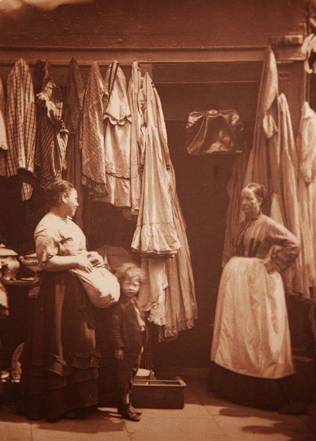 La vie des rues de Londres en 1877 La vie des rues de Londres en 1877 petits metiers boulots 7 La-vie-des-rues-de-Londres-en-1877-petits-metiers-boulots-7