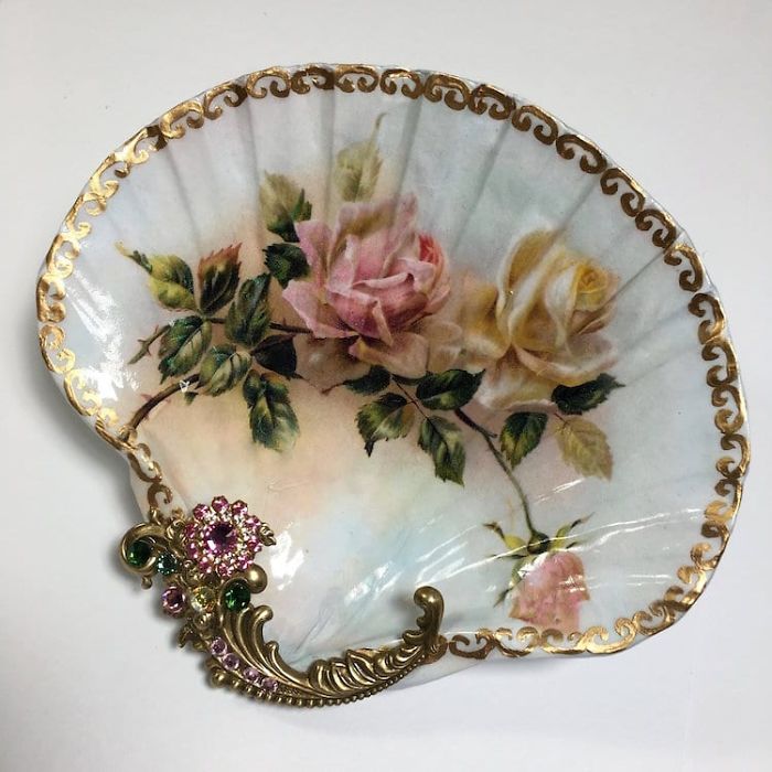 Les délicieuses décorations de coquillages de Mary Kenyon Les delicieuses decorations de coquillages de Mary Kenyon 7 Les-delicieuses-decorations-de-coquillages-de-Mary-Kenyon-7