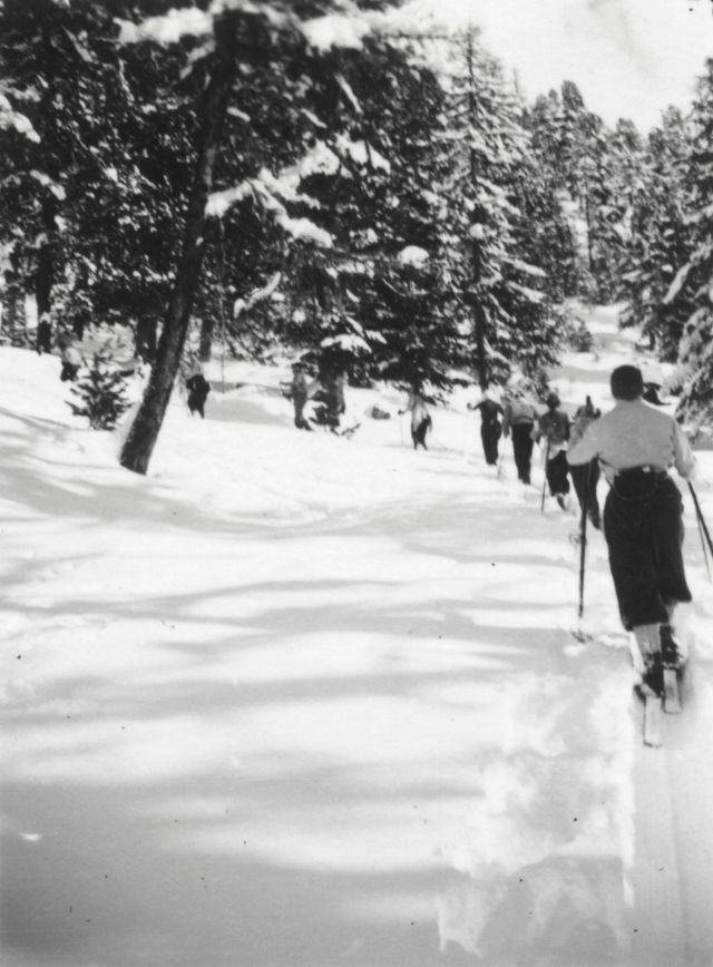Les joies de la montagne et du ski dans les années 1920 - 1930 dans le sud Tyrol Les joies de la montagne et du ski dans les annees 1920 1930 dans le sud Tyrol 37 Les-joies-de-la-montagne-et-du-ski-dans-les-annees-1920-1930-dans-le-sud-Tyrol-37