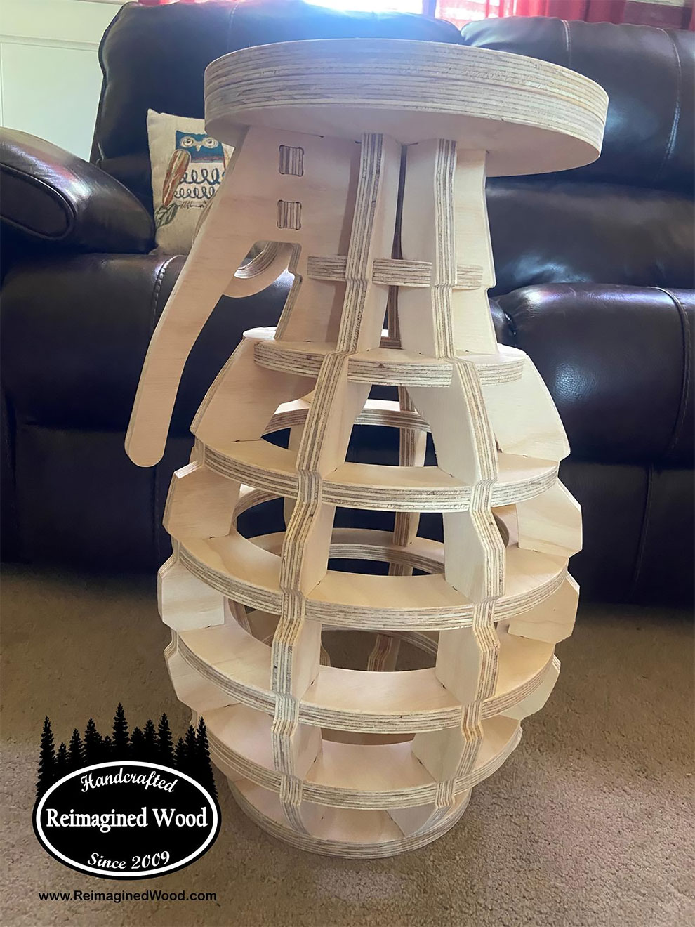 Les tables en forme de grenades de Jack Lebond Les tables en forme de grenades de Jack Lebond 4 Les-tables-en-forme-de-grenades-de-Jack-Lebond-4