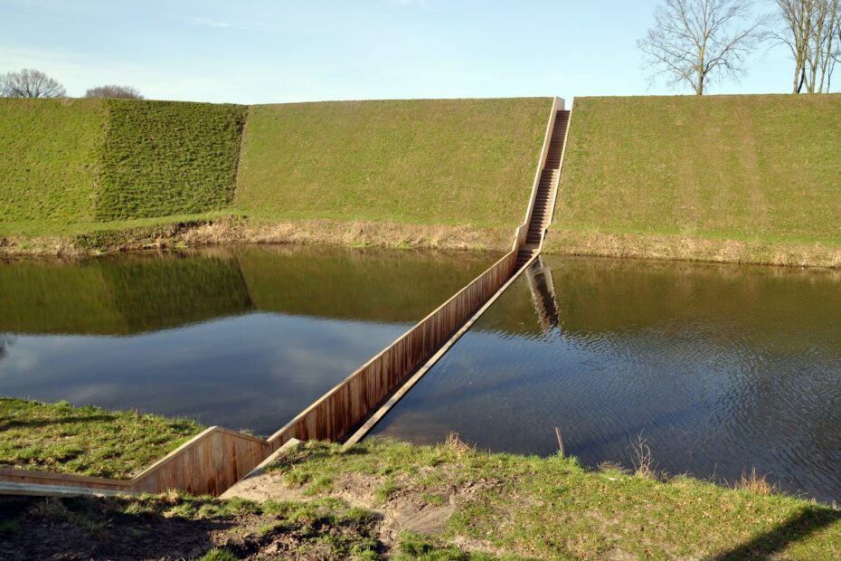 Mozesbrug, le pont de Moïse du Fort de Roovere aux Pays-Bas Mozesbrug le pont de Moise du fort de Roovere aux Pays Bas 1 1 Mozesbrug, le pont de Moïse du Fort de Roovere aux Pays-Bas