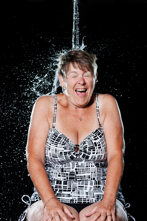 Splash - les réactions des humains et des animaux sous un jet d'eau Splash les reactions des humains et des animaux sous un jet d eau 16 Splash-les-reactions-des-humains-et-des-animaux-sous-un-jet-d-eau-16