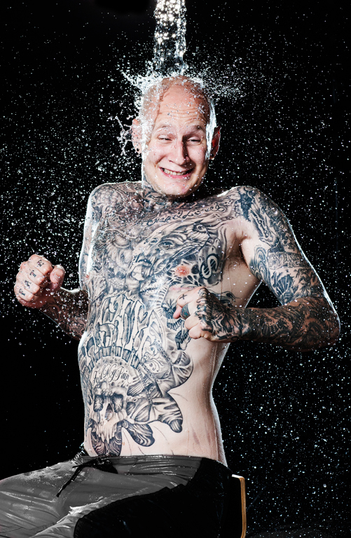 Splash - les réactions des humains et des animaux sous un jet d'eau Splash les reactions des humains et des animaux sous un jet d eau 5 Splash-les-reactions-des-humains-et-des-animaux-sous-un-jet-d-eau-5