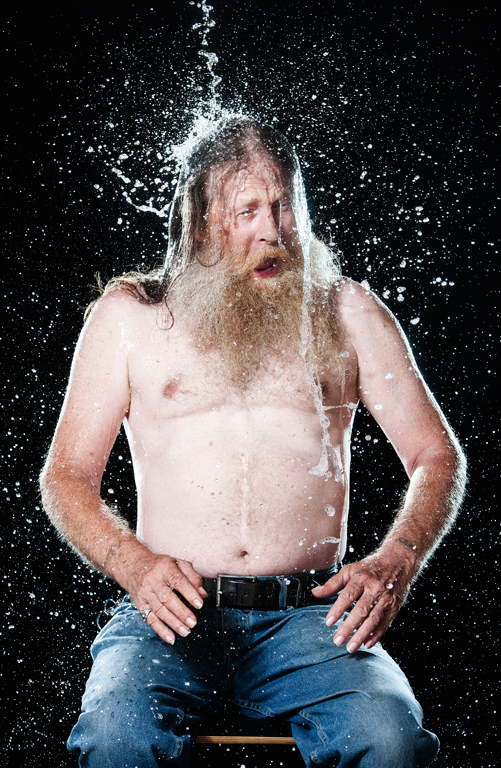 Splash - les réactions des humains et des animaux sous un jet d'eau Splash les reactions des humains et des animaux sous un jet d eau 7 Splash-les-reactions-des-humains-et-des-animaux-sous-un-jet-d-eau-7