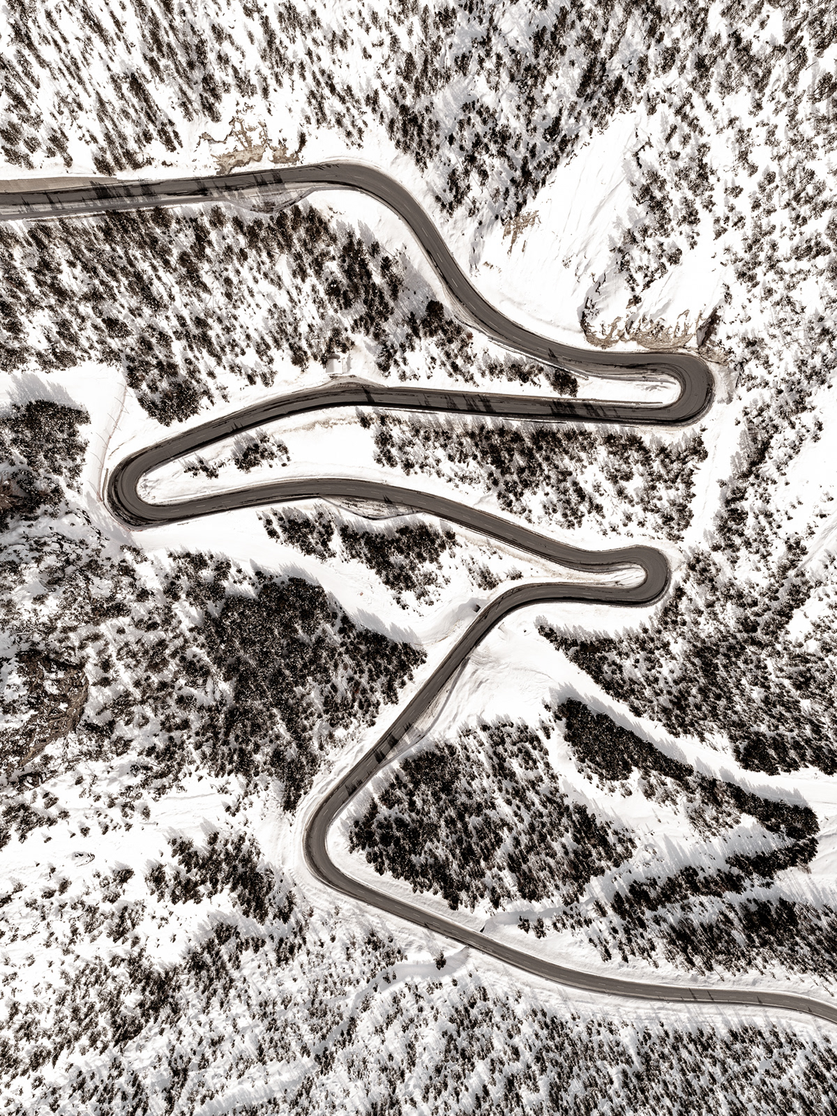 The Swiss Pass Series - les routes de cols de Suisse sous la neige The Swiss Pass Series les routes de cols de Suisse sous la neige 14 The-Swiss-Pass-Series-les-routes-de-cols-de-Suisse-sous-la-neige-14