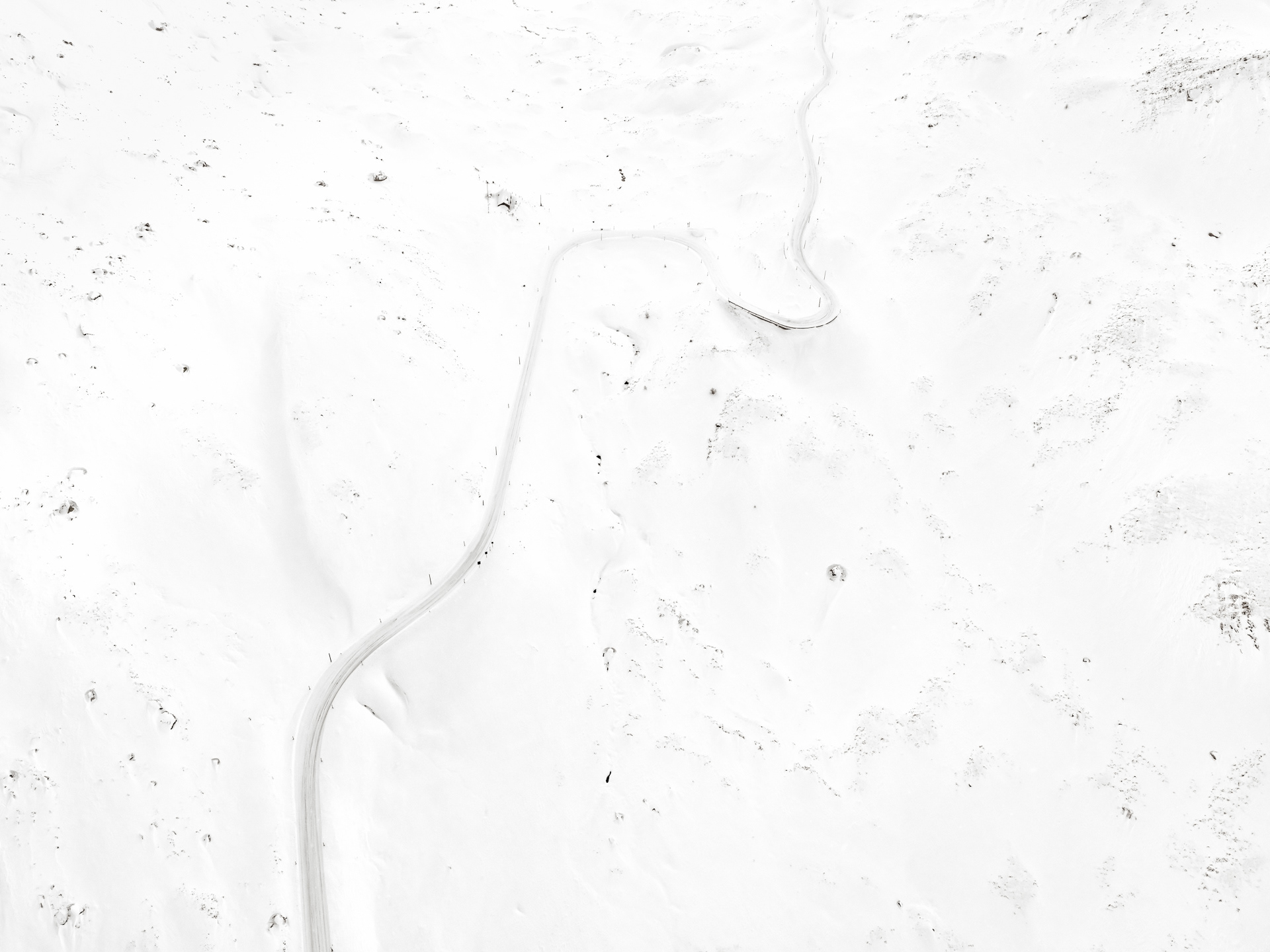 The Swiss Pass Series - les routes de cols de Suisse sous la neige The Swiss Pass Series les routes de cols de Suisse sous la neige 3 The-Swiss-Pass-Series-les-routes-de-cols-de-Suisse-sous-la-neige-3