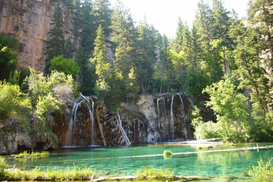 Hanging Lake : le lac turquoise de Glenwood Canyon dans le Colorado hanging lake lac eau turquoise hanging lake lac eau turquoise