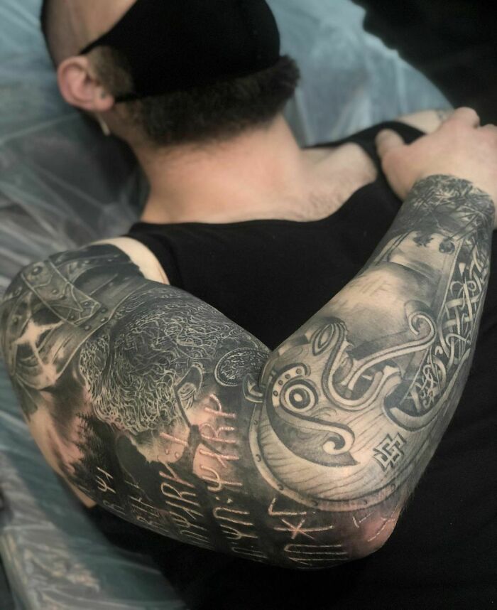 40 tatouages vikings pour s'insuffler un peu d'énergie nordique 30 tatouages vikings pour s insuffler un peu d energie nordique 18 30-tatouages-vikings-pour-s-insuffler-un-peu-d-energie-nordique-18