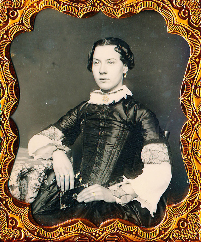 40 portraits en daguerréotype de femmes posant avec un livre au milieu du XIXeme siècle 40 portraits en daguerreotype de femmes posant avec un livre au milieu du XIXeme siecle 19 40-portraits-en-daguerreotype-de-femmes-posant-avec-un-livre-au-milieu-du-XIXeme-siecle-19