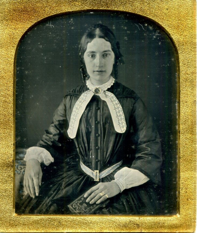 40 portraits en daguerréotype de femmes posant avec un livre au milieu du XIXeme siècle 40 portraits en daguerreotype de femmes posant avec un livre au milieu du XIXeme siecle 21 40-portraits-en-daguerreotype-de-femmes-posant-avec-un-livre-au-milieu-du-XIXeme-siecle-21