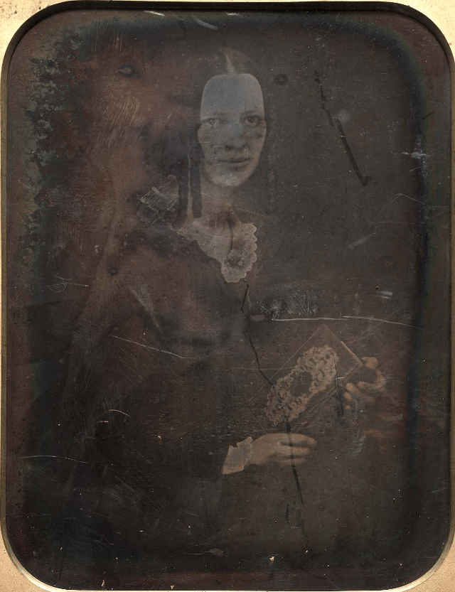 40 portraits en daguerréotype de femmes posant avec un livre au milieu du XIXeme siècle 40 portraits en daguerreotype de femmes posant avec un livre au milieu du XIXeme siecle 26 40-portraits-en-daguerreotype-de-femmes-posant-avec-un-livre-au-milieu-du-XIXeme-siecle-26