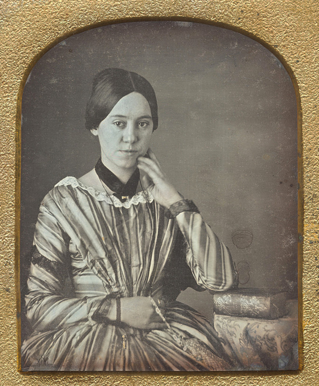 40 portraits en daguerréotype de femmes posant avec un livre au milieu du XIXeme siècle 40 portraits en daguerreotype de femmes posant avec un livre au milieu du XIXeme siecle 27 40-portraits-en-daguerreotype-de-femmes-posant-avec-un-livre-au-milieu-du-XIXeme-siecle-27