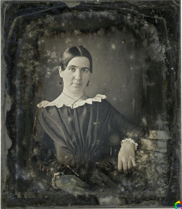 40 portraits en daguerréotype de femmes posant avec un livre au milieu du XIXeme siècle 40 portraits en daguerreotype de femmes posant avec un livre au milieu du XIXeme siecle 28 40-portraits-en-daguerreotype-de-femmes-posant-avec-un-livre-au-milieu-du-XIXeme-siecle-28