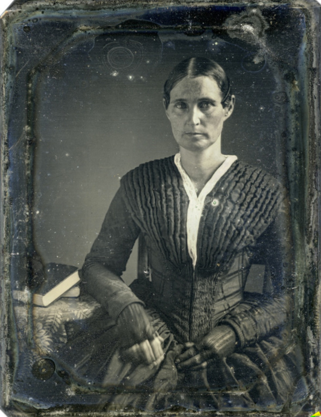 40 portraits en daguerréotype de femmes posant avec un livre au milieu du XIXeme siècle 40 portraits en daguerreotype de femmes posant avec un livre au milieu du XIXeme siecle 29 40-portraits-en-daguerreotype-de-femmes-posant-avec-un-livre-au-milieu-du-XIXeme-siecle-29