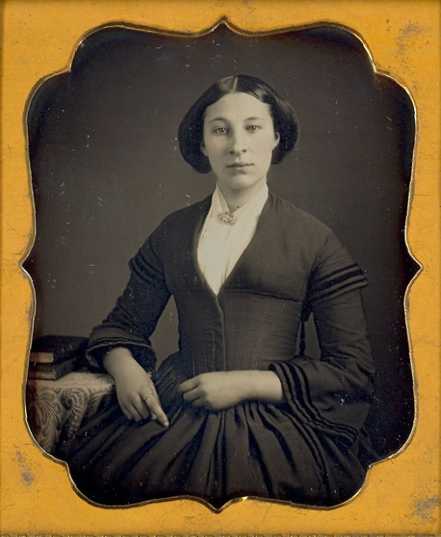 40 portraits en daguerréotype de femmes posant avec un livre au milieu du XIXeme siècle 40 portraits en daguerreotype de femmes posant avec un livre au milieu du XIXeme siecle 33 40-portraits-en-daguerreotype-de-femmes-posant-avec-un-livre-au-milieu-du-XIXeme-siecle-33