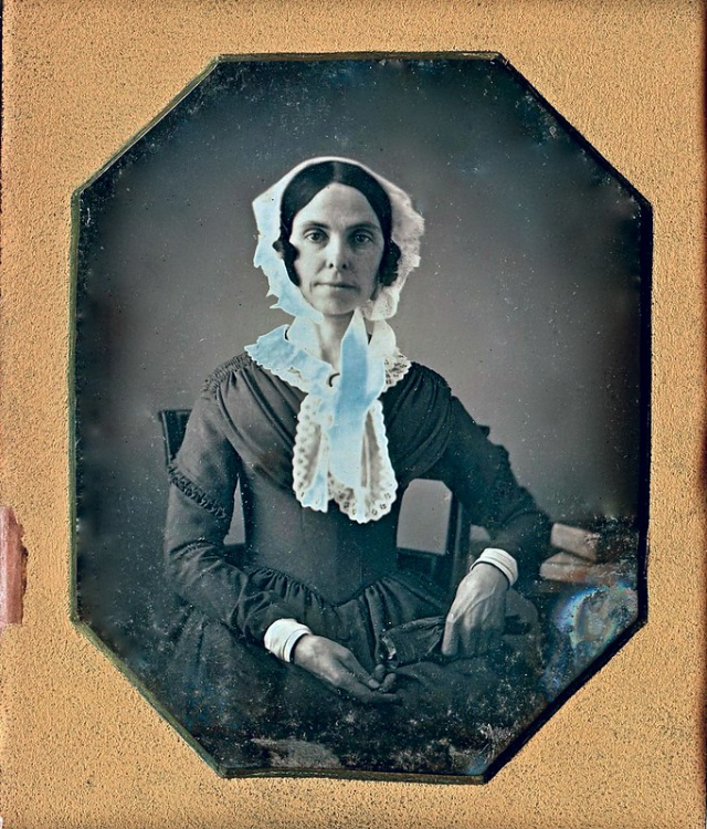 40 portraits en daguerréotype de femmes posant avec un livre au milieu du XIXeme siècle 40 portraits en daguerreotype de femmes posant avec un livre au milieu du XIXeme siecle 34 40-portraits-en-daguerreotype-de-femmes-posant-avec-un-livre-au-milieu-du-XIXeme-siecle-34
