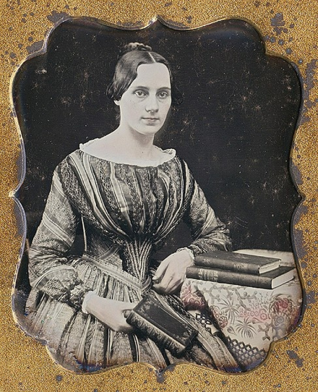 40 portraits en daguerréotype de femmes posant avec un livre au milieu du XIXeme siècle 40 portraits en daguerreotype de femmes posant avec un livre au milieu du XIXeme siecle 38 40-portraits-en-daguerreotype-de-femmes-posant-avec-un-livre-au-milieu-du-XIXeme-siecle-38