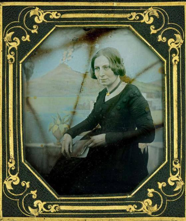 40 portraits en daguerréotype de femmes posant avec un livre au milieu du XIXeme siècle 40 portraits en daguerreotype de femmes posant avec un livre au milieu du XIXeme siecle 7 40-portraits-en-daguerreotype-de-femmes-posant-avec-un-livre-au-milieu-du-XIXeme-siecle-7
