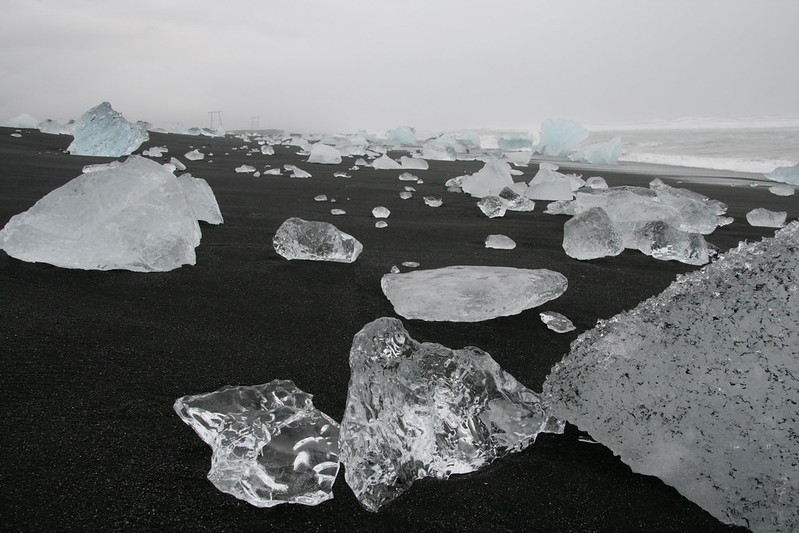 Breiðamerkursandur - diamond beach - la plage de diamants du lac Jökulsárlón Breidamerkursandur diamond beach la plage de diamants du lac Jokulsarlon 12 Breidamerkursandur-diamond-beach-la-plage-de-diamants-du-lac-Jokulsarlon-12