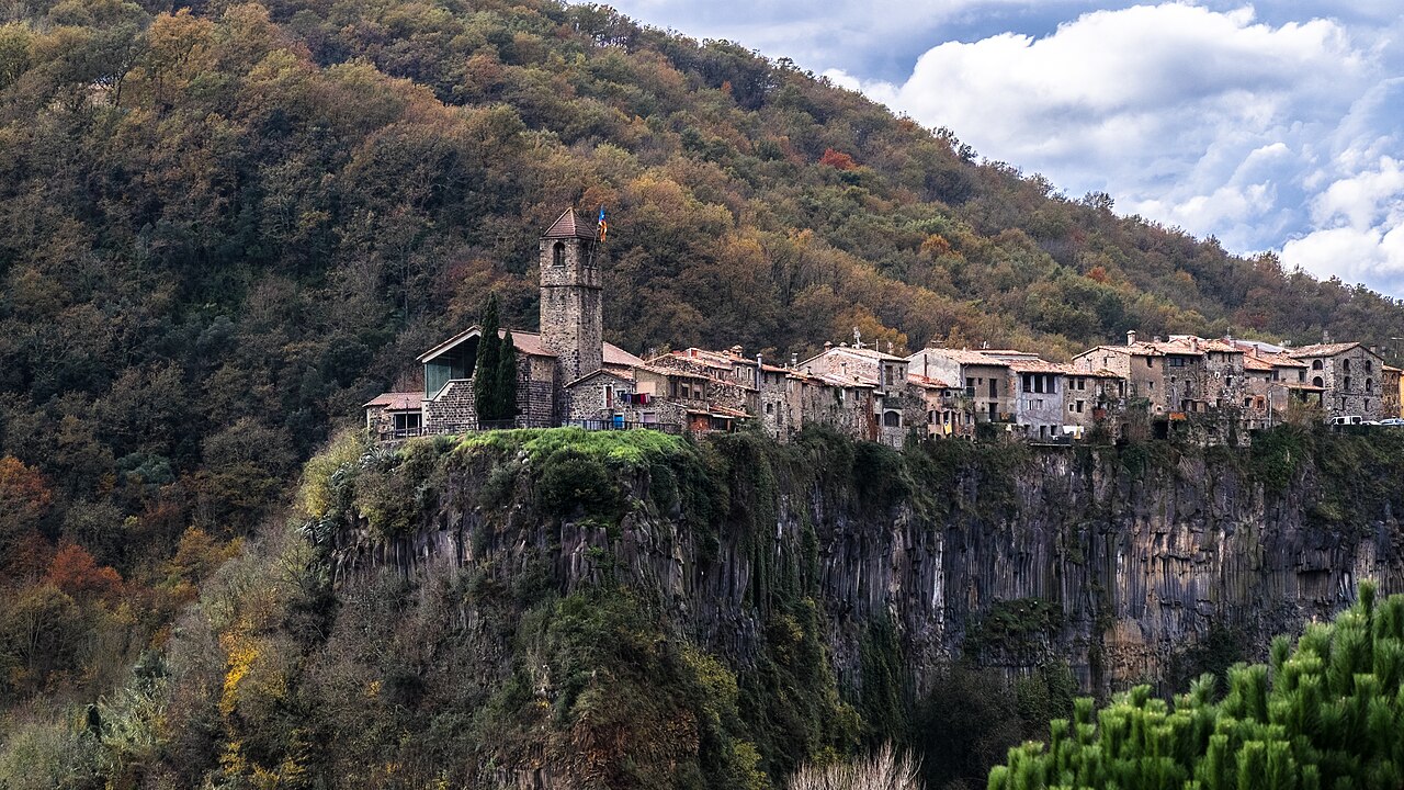 Castellfollit de la Roca falaise catalogne espagne Castellfollit de la Roca falaise catalogne espagne