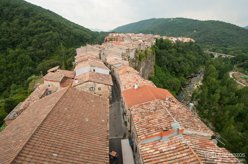 Castellfollit de la Roca - une destination voyage qui n'est ni pour ceux qui ont le vertige ni les claustrophobes Castellfollit de la Roca une destination voyage qui n est ni pour ceux qui ont le vertige ni les claustrophobes 7 Castellfollit-de-la-Roca-une-destination-voyage-qui-n-est-ni-pour-ceux-qui-ont-le-vertige-ni-les-claustrophobes-7