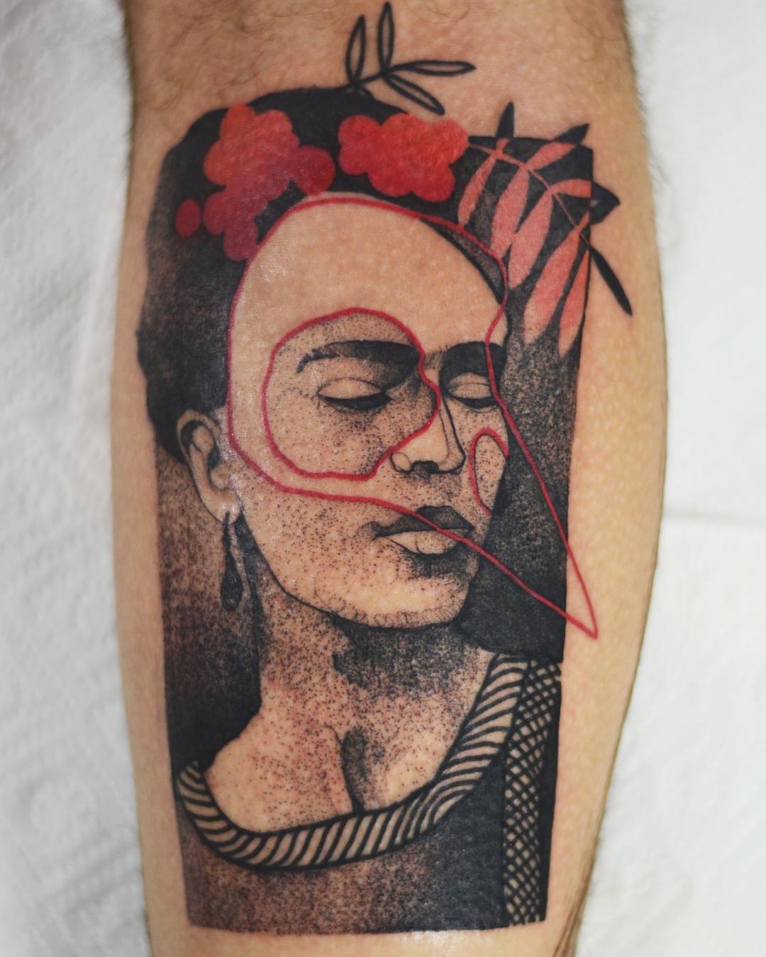 Des Tatouages De Plantes Et D animaux Avec Une Touche Surr aliste et 