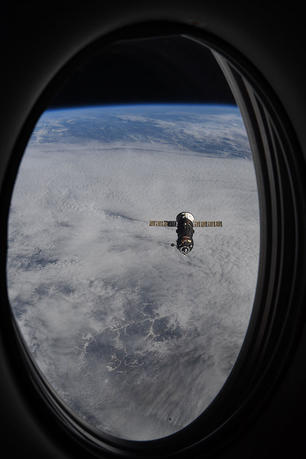 L'astronaute Mike Hopkins partage la vue de son hublot de Resilience L astronaute Mike Hopkins partage la vue de son hublot de Resilience crew dragon spacex 4 L-astronaute-Mike-Hopkins-partage-la-vue-de-son-hublot-de-Resilience-crew-dragon-spacex-4