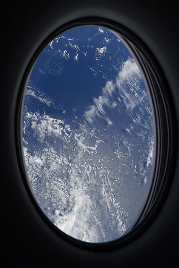 L'astronaute Mike Hopkins partage la vue de son hublot de Resilience L astronaute Mike Hopkins partage la vue de son hublot de Resilience crew dragon spacex 8 L-astronaute-Mike-Hopkins-partage-la-vue-de-son-hublot-de-Resilience-crew-dragon-spacex-8
