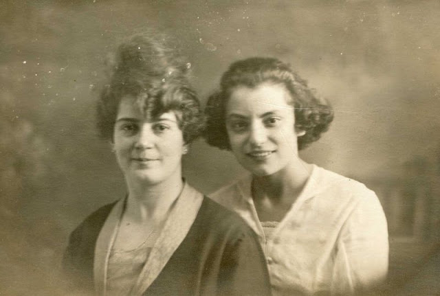 40 démonstrations des coupes de cheveux des femmes hongroises dans les années 1900 - 1910 Les coupes de cheveux des femmes hongroises dans les annees 1900 1910 1 Les-coupes-de-cheveux-des-femmes-hongroises-dans-les-annees-1900-1910-1