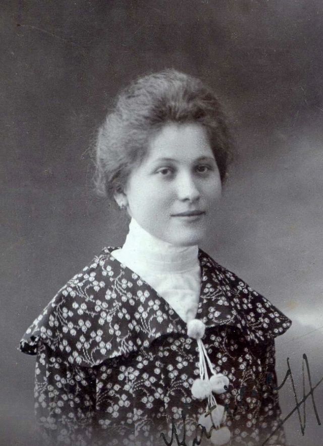 40 démonstrations des coupes de cheveux des femmes hongroises dans les années 1900 - 1910 Les coupes de cheveux des femmes hongroises dans les annees 1900 1910 11 Les-coupes-de-cheveux-des-femmes-hongroises-dans-les-annees-1900-1910-11