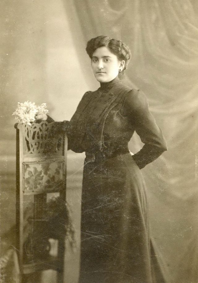 40 démonstrations des coupes de cheveux des femmes hongroises dans les années 1900 - 1910 Les coupes de cheveux des femmes hongroises dans les annees 1900 1910 12 Les-coupes-de-cheveux-des-femmes-hongroises-dans-les-annees-1900-1910-12