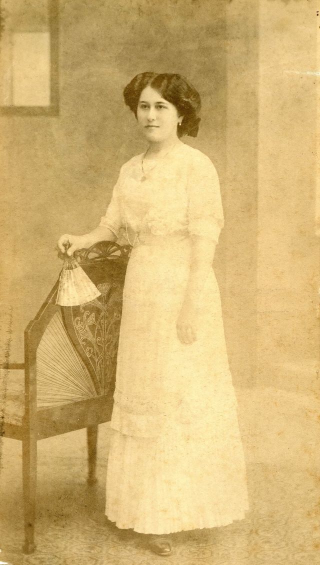 40 démonstrations des coupes de cheveux des femmes hongroises dans les années 1900 - 1910 Les coupes de cheveux des femmes hongroises dans les annees 1900 1910 14 Les-coupes-de-cheveux-des-femmes-hongroises-dans-les-annees-1900-1910-14