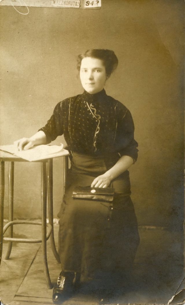 40 démonstrations des coupes de cheveux des femmes hongroises dans les années 1900 - 1910 Les coupes de cheveux des femmes hongroises dans les annees 1900 1910 15 Les-coupes-de-cheveux-des-femmes-hongroises-dans-les-annees-1900-1910-15