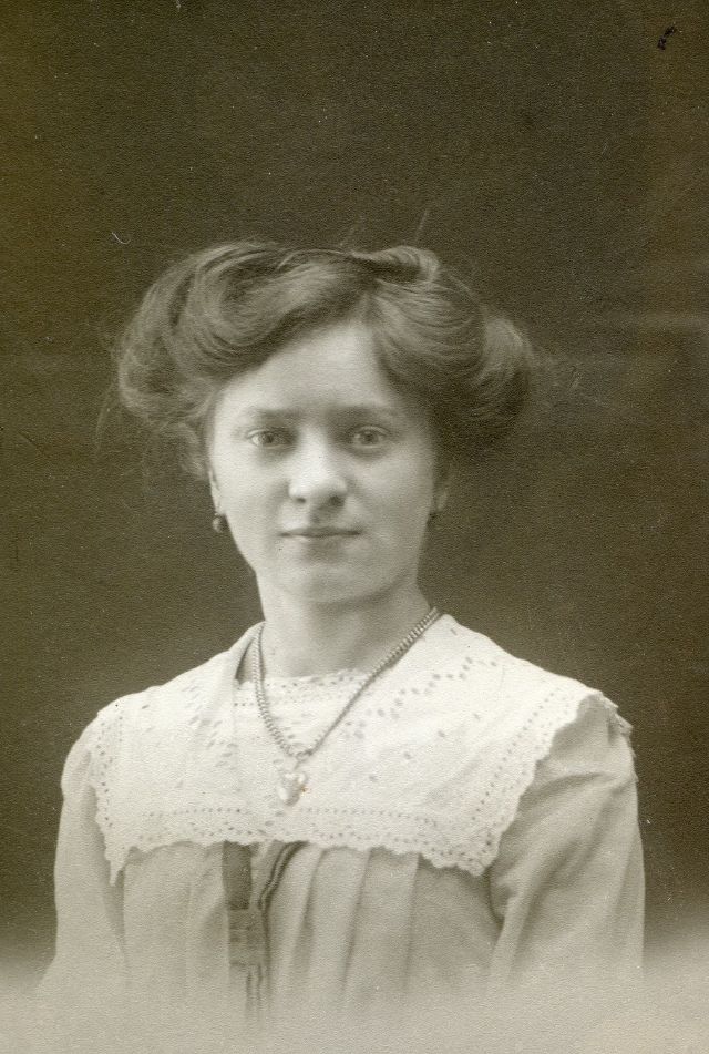 40 démonstrations des coupes de cheveux des femmes hongroises dans les années 1900 - 1910 Les coupes de cheveux des femmes hongroises dans les annees 1900 1910 16 Les-coupes-de-cheveux-des-femmes-hongroises-dans-les-annees-1900-1910-16