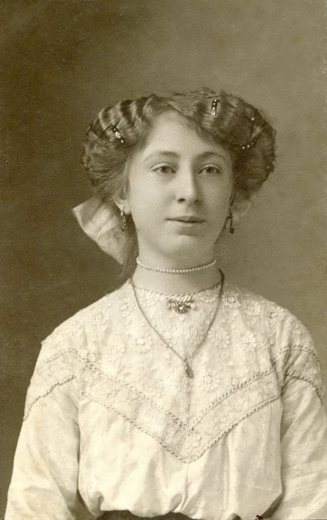 40 démonstrations des coupes de cheveux des femmes hongroises dans les années 1900 - 1910 Les coupes de cheveux des femmes hongroises dans les annees 1900 1910 18 Les-coupes-de-cheveux-des-femmes-hongroises-dans-les-annees-1900-1910-18