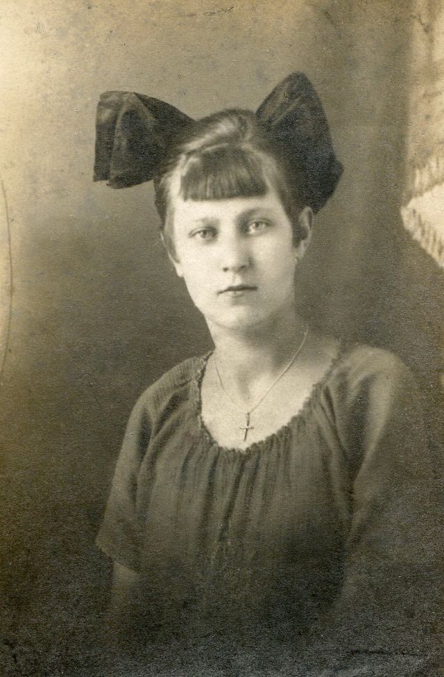 40 démonstrations des coupes de cheveux des femmes hongroises dans les années 1900 - 1910 Les coupes de cheveux des femmes hongroises dans les annees 1900 1910 19 Les-coupes-de-cheveux-des-femmes-hongroises-dans-les-annees-1900-1910-19