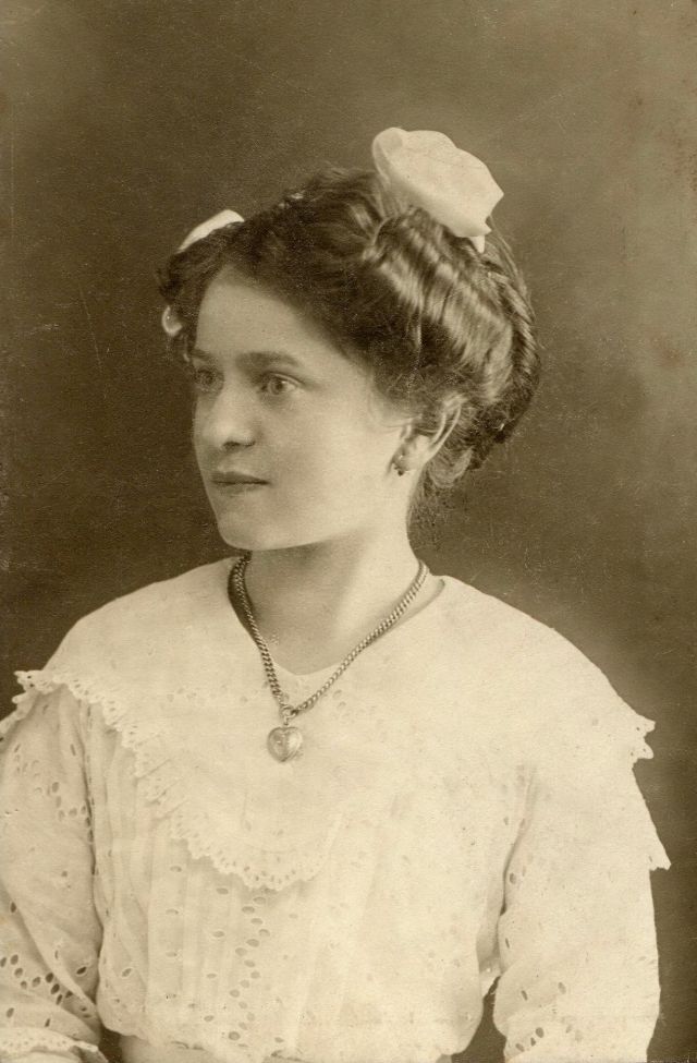 40 démonstrations des coupes de cheveux des femmes hongroises dans les années 1900 - 1910 Les coupes de cheveux des femmes hongroises dans les annees 1900 1910 20 Les-coupes-de-cheveux-des-femmes-hongroises-dans-les-annees-1900-1910-20