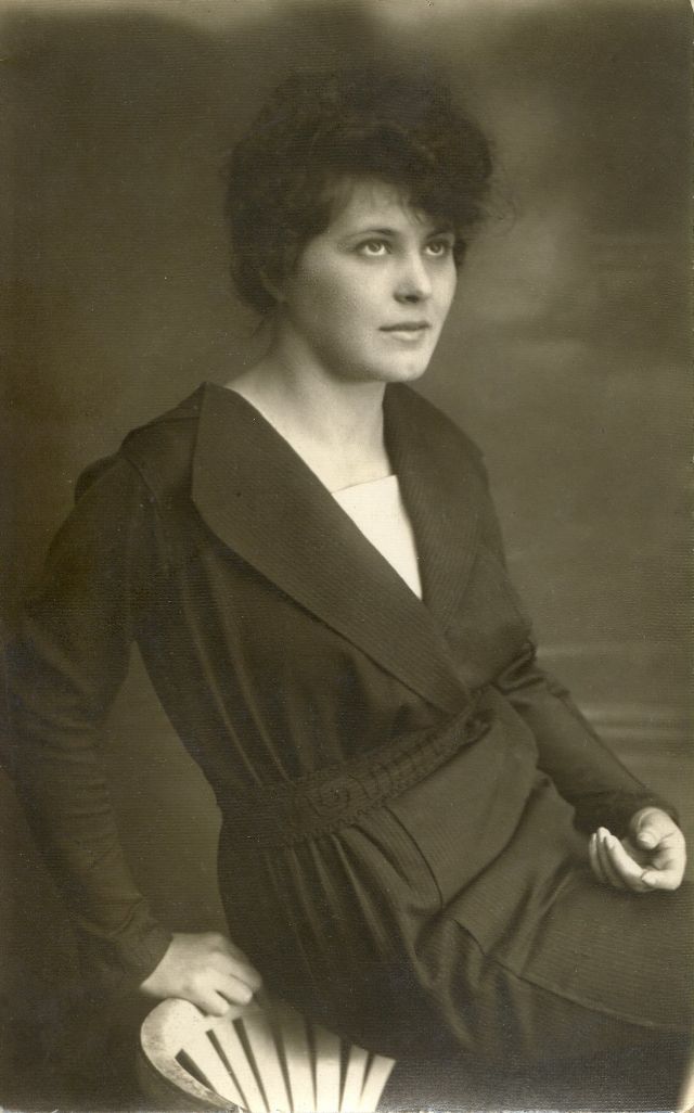 40 démonstrations des coupes de cheveux des femmes hongroises dans les années 1900 - 1910 Les coupes de cheveux des femmes hongroises dans les annees 1900 1910 23 Les-coupes-de-cheveux-des-femmes-hongroises-dans-les-annees-1900-1910-23