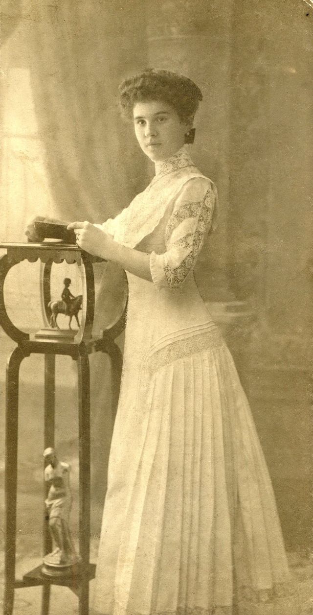 40 démonstrations des coupes de cheveux des femmes hongroises dans les années 1900 - 1910 Les coupes de cheveux des femmes hongroises dans les annees 1900 1910 27 Les-coupes-de-cheveux-des-femmes-hongroises-dans-les-annees-1900-1910-27