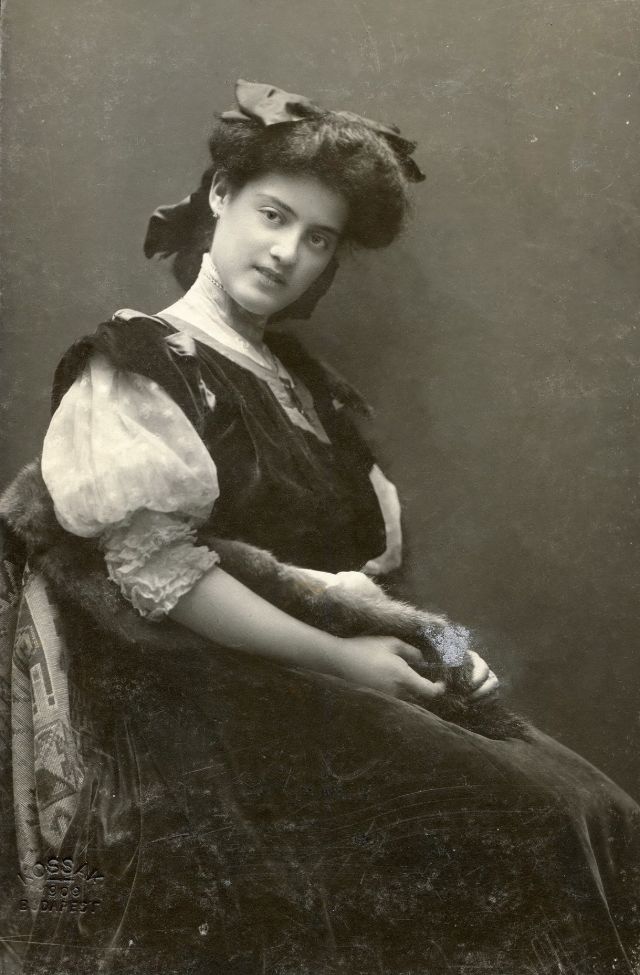 40 démonstrations des coupes de cheveux des femmes hongroises dans les années 1900 - 1910 Les coupes de cheveux des femmes hongroises dans les annees 1900 1910 36 Les-coupes-de-cheveux-des-femmes-hongroises-dans-les-annees-1900-1910-36