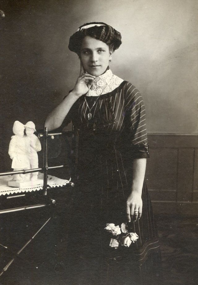 40 démonstrations des coupes de cheveux des femmes hongroises dans les années 1900 - 1910 Les coupes de cheveux des femmes hongroises dans les annees 1900 1910 38 Les-coupes-de-cheveux-des-femmes-hongroises-dans-les-annees-1900-1910-38