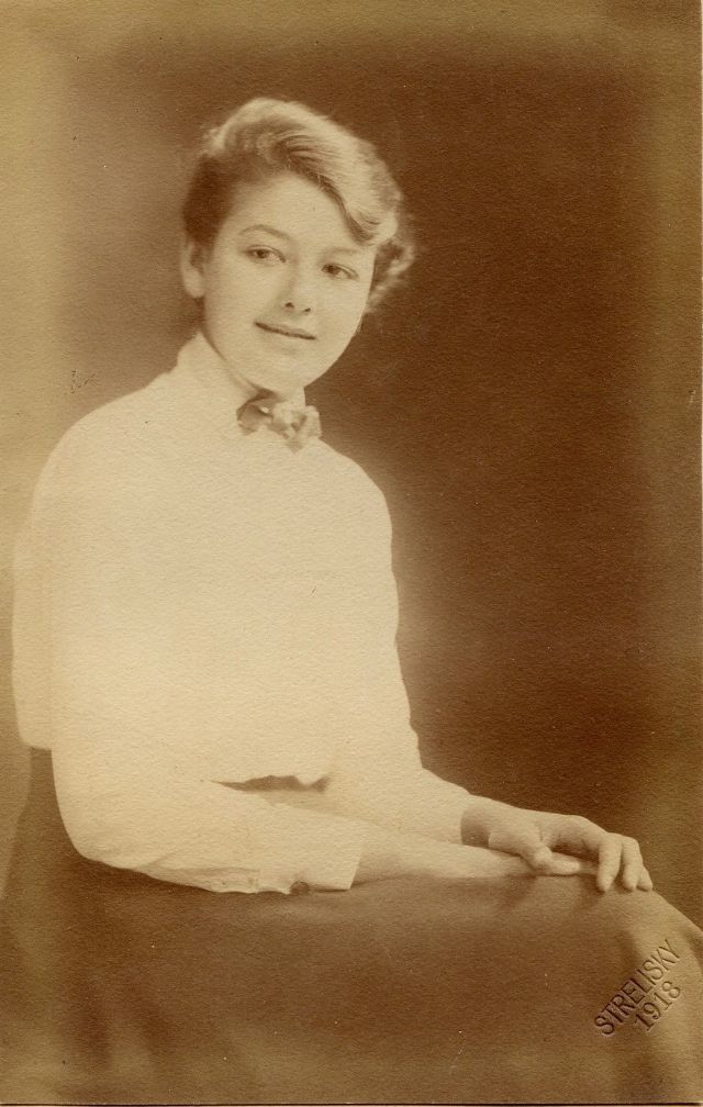 40 démonstrations des coupes de cheveux des femmes hongroises dans les années 1900 - 1910 Les coupes de cheveux des femmes hongroises dans les annees 1900 1910 39 Les-coupes-de-cheveux-des-femmes-hongroises-dans-les-annees-1900-1910-39