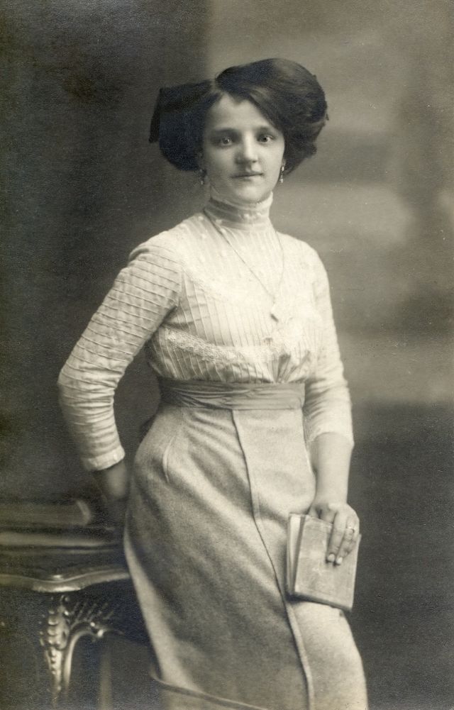 40 démonstrations des coupes de cheveux des femmes hongroises dans les années 1900 - 1910 Les coupes de cheveux des femmes hongroises dans les annees 1900 1910 5 Les-coupes-de-cheveux-des-femmes-hongroises-dans-les-annees-1900-1910-5