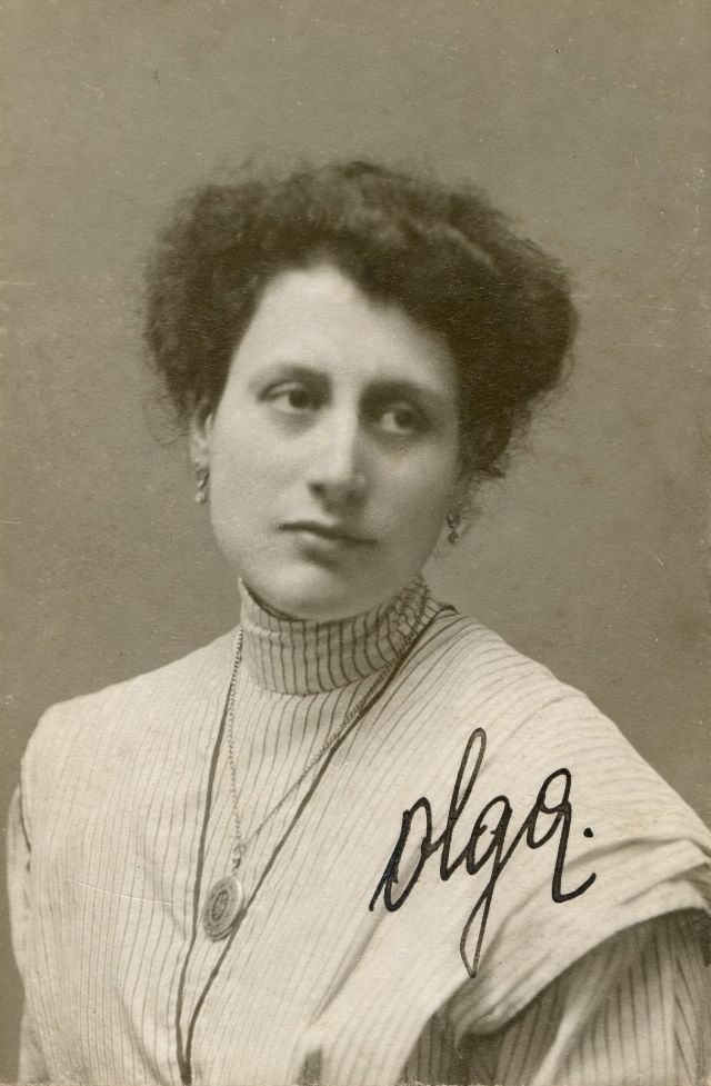 40 démonstrations des coupes de cheveux des femmes hongroises dans les années 1900 - 1910 Les coupes de cheveux des femmes hongroises dans les annees 1900 1910 6 Les-coupes-de-cheveux-des-femmes-hongroises-dans-les-annees-1900-1910-6