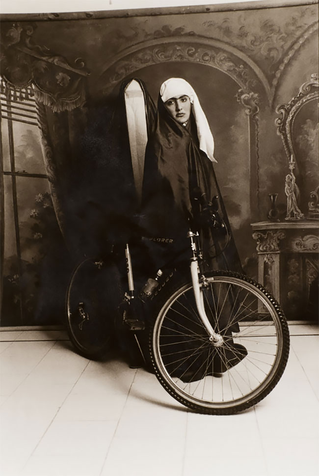 The Qajar Series - des portraits de princesses Qajar par Shadi Ghadirian The Qajar Series des portraits de princesses Qajar par Shadi Ghadirian 18 The-Qajar-Series-des-portraits-de-princesses-Qajar-par-Shadi-Ghadirian-18